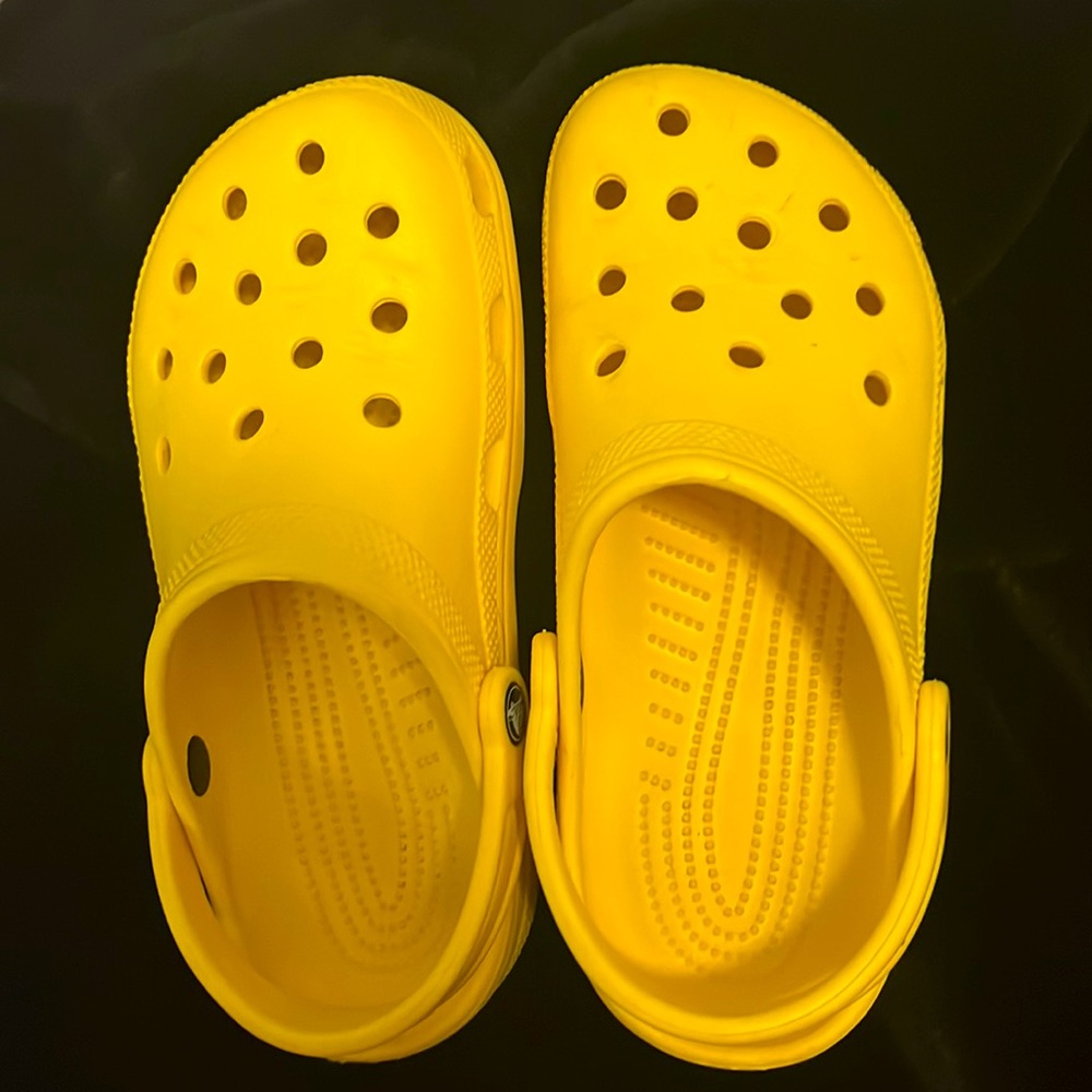 Neon yellow crocs, women’s 7